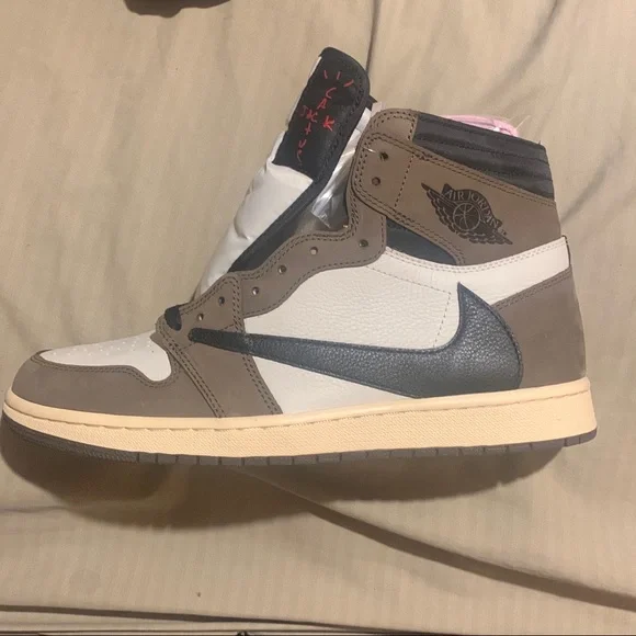 Air Jordan 1 high OG TS TP 9.5- Brand New Travis Scott x Air Jordan Retro 1 High OG TS  main image 4